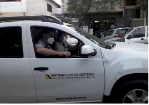 Carro de Som faz cobrança da Prefeitura