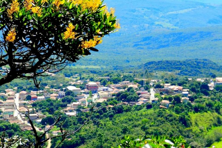 Surto faz Botumirim se trancar e decretar emergência