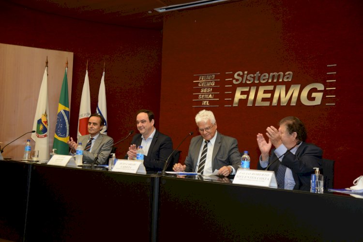 Flávio Roscoe é reeleito presidente da FIEMG