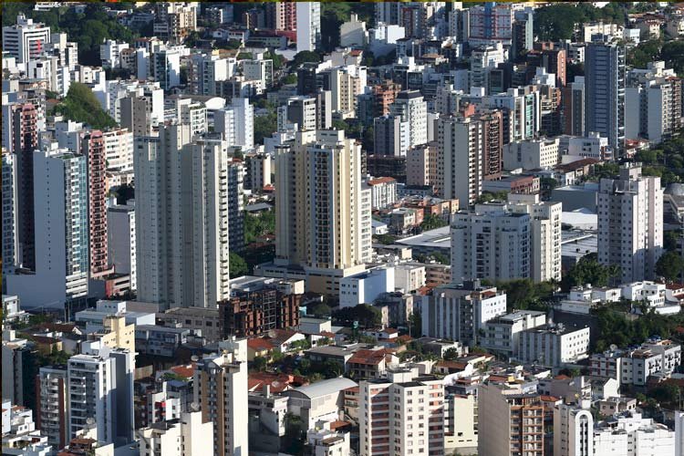 Volta às aulas presenciais reaquece setor imobiliário de Juiz de Fora