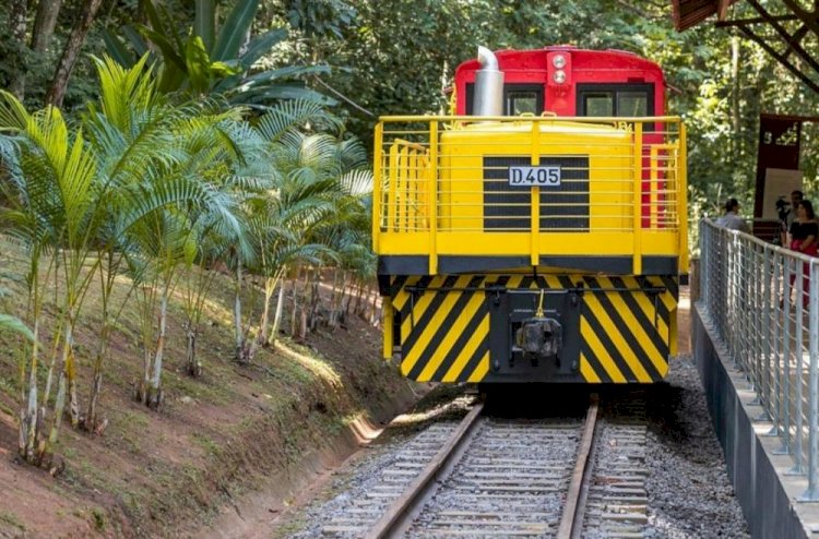 Estação Pedra Mole recebe locomotiva histórica