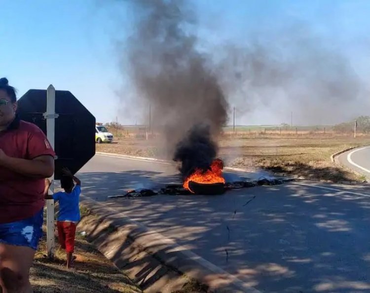 Manifestantes fecham as BRS 365 e 040 em protesto