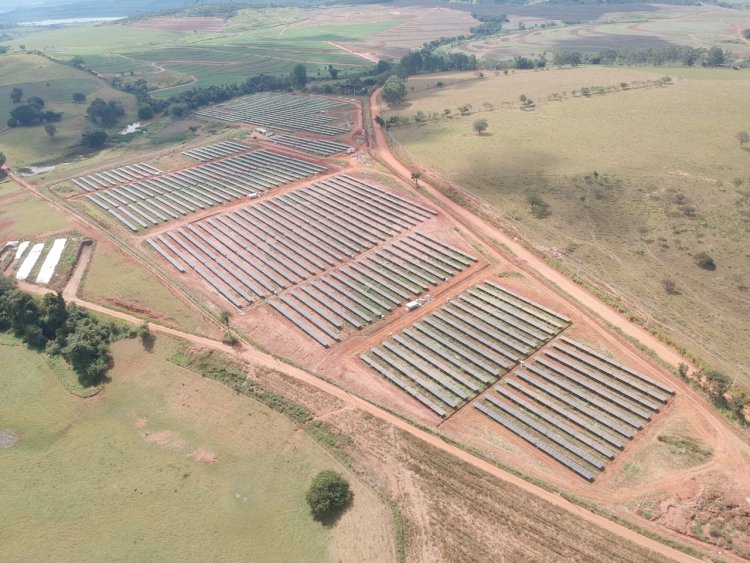 Empresa conecta 2 usinas de energia solar em Passos