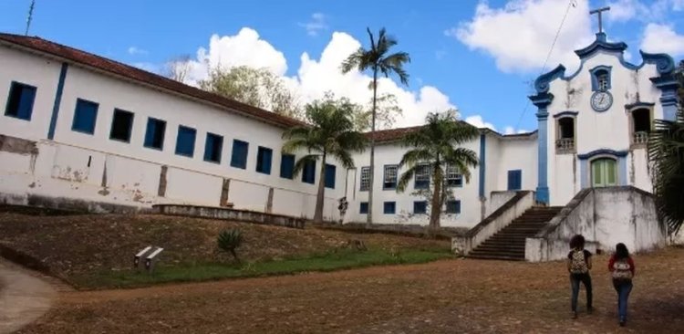 Universidade pede ajuda do Papa