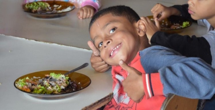 Quatro mil alunos recebem almoço nas férias