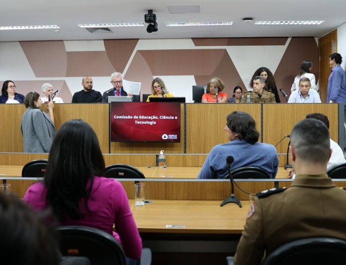 Minas tem 1 milhão de não alfabetizados