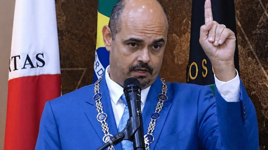 Críticas marcam atuação de Simões