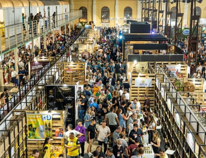 Expocachaça reúne 2 mil rótulos em BH